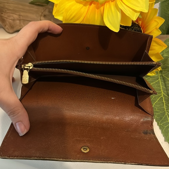 LV Wallet - Picture 3 of 5